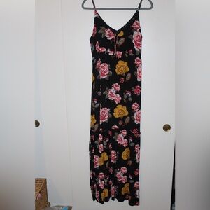 Forever 21 brand long dress. Perfect for dress and flowers lovers.